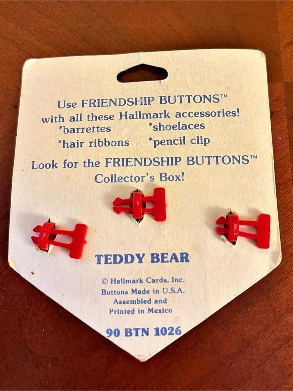 Vintage 1980s Hallmark Friendship Buttons Teddy Bear, New On Card Deadstock - Picture 4 of 8